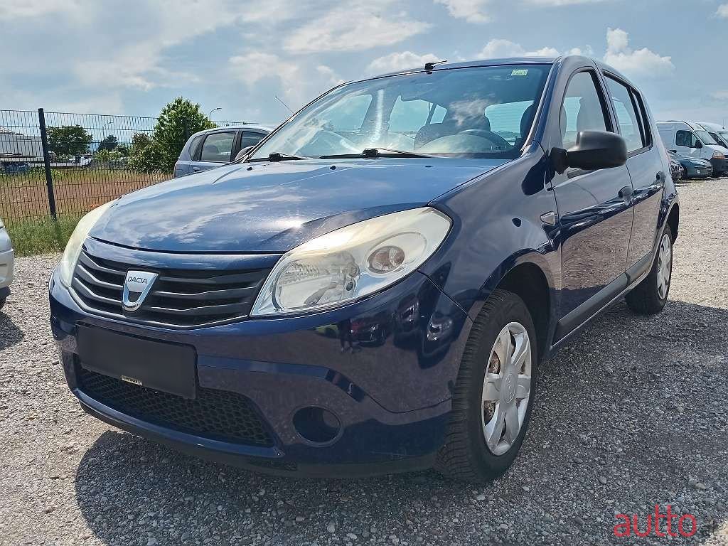2009' Dacia Sandero photo #2