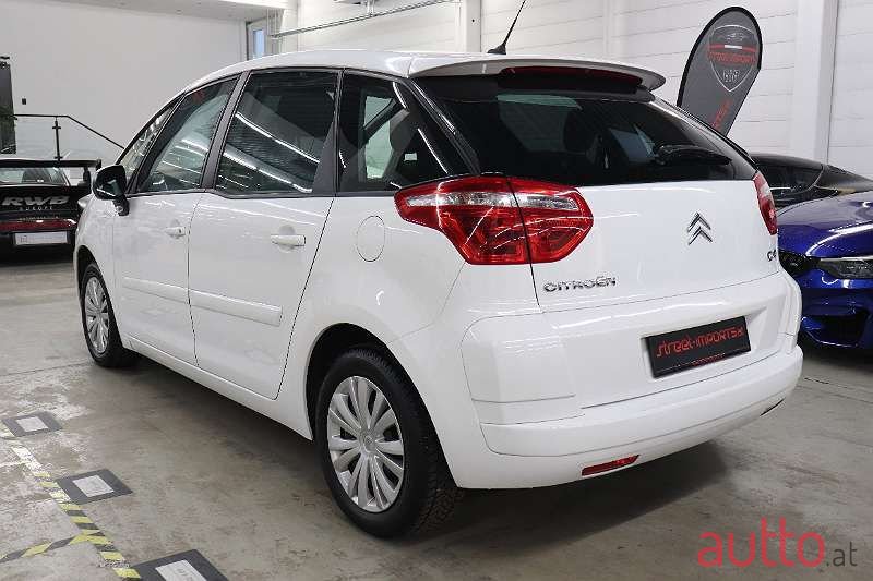 2010' Citroen C4 Picasso photo #4