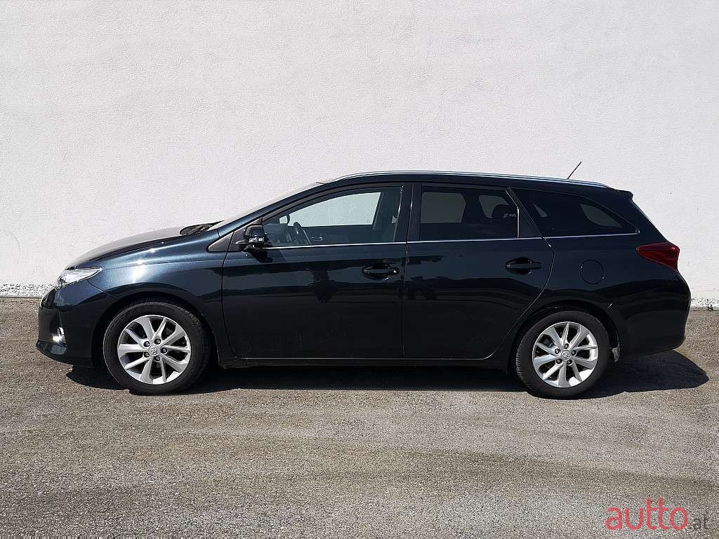 2014' Toyota Auris photo #6
