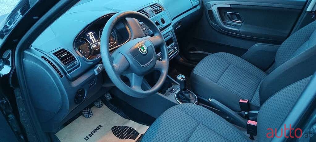 2013' Skoda Fabia photo #3