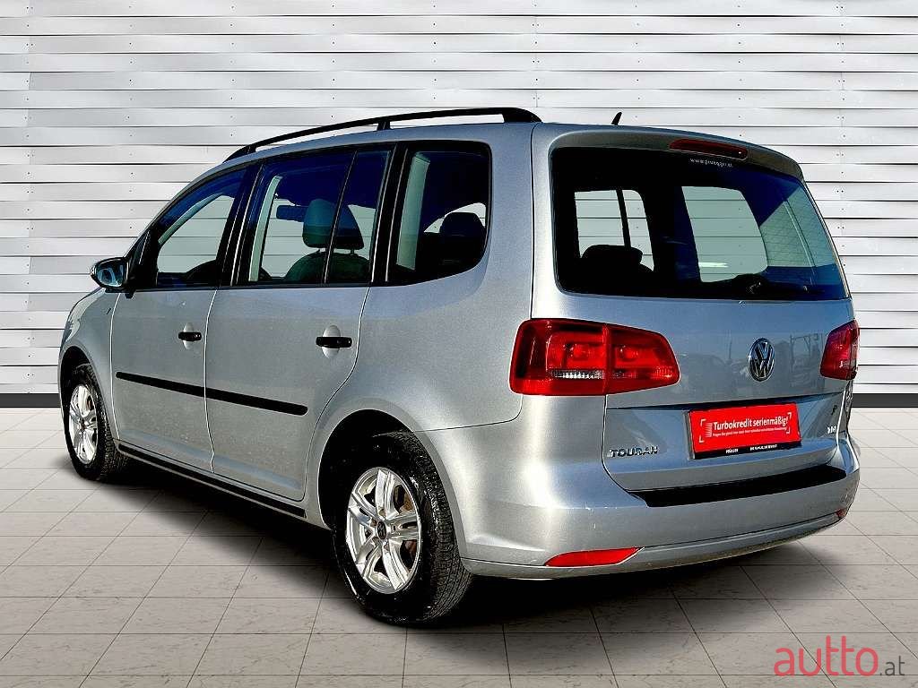2011' Volkswagen Touran photo #3