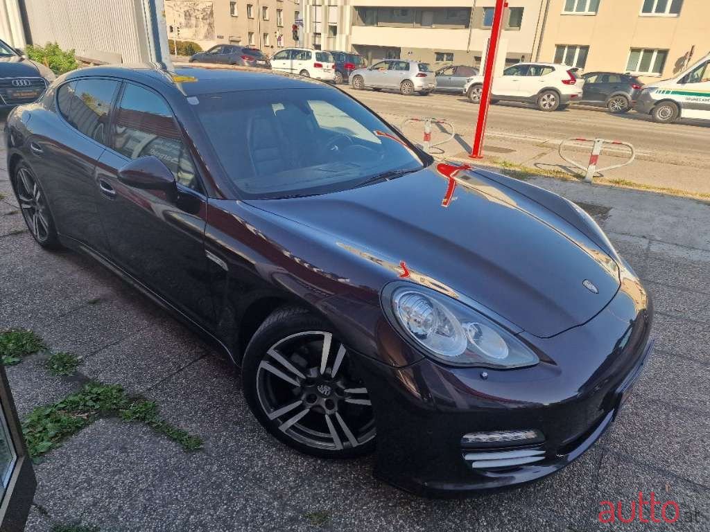 2011' Porsche Panamera photo #4