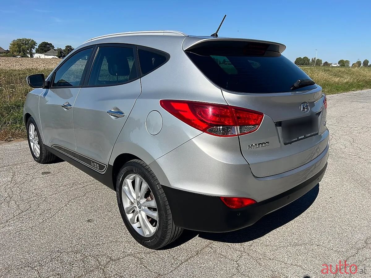 2011' Hyundai ix35 photo #6