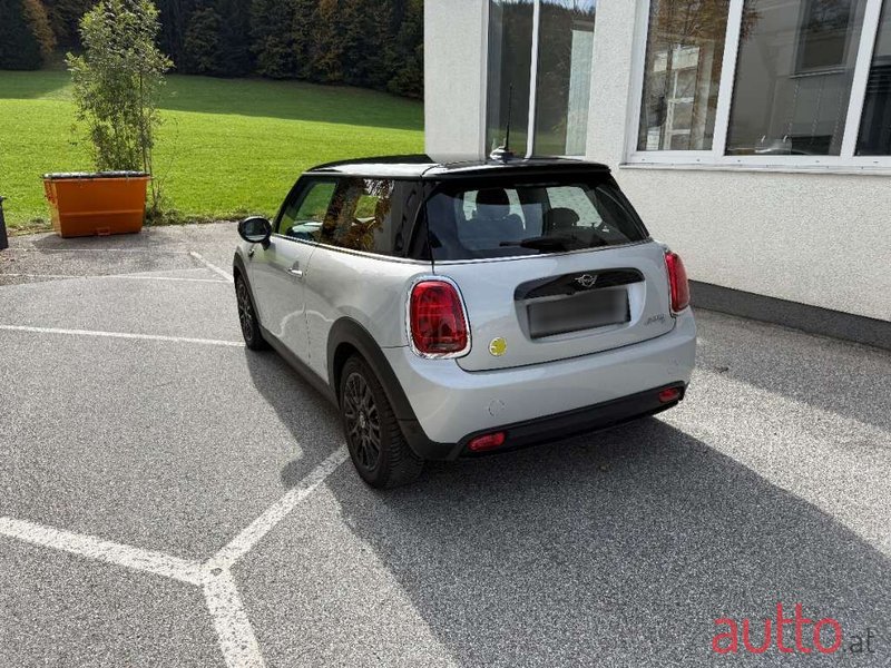 2022' MINI Cooper photo #6