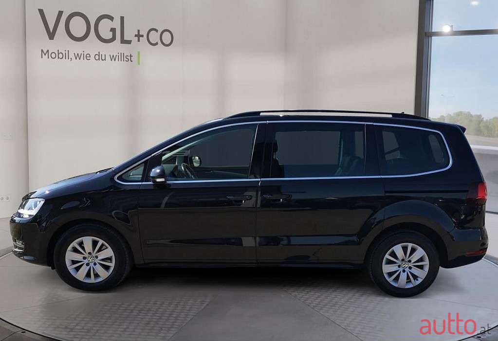 2017' Volkswagen Sharan photo #2