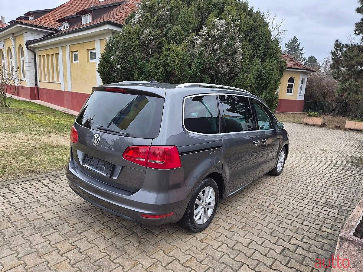 2012' Volkswagen Sharan photo #6