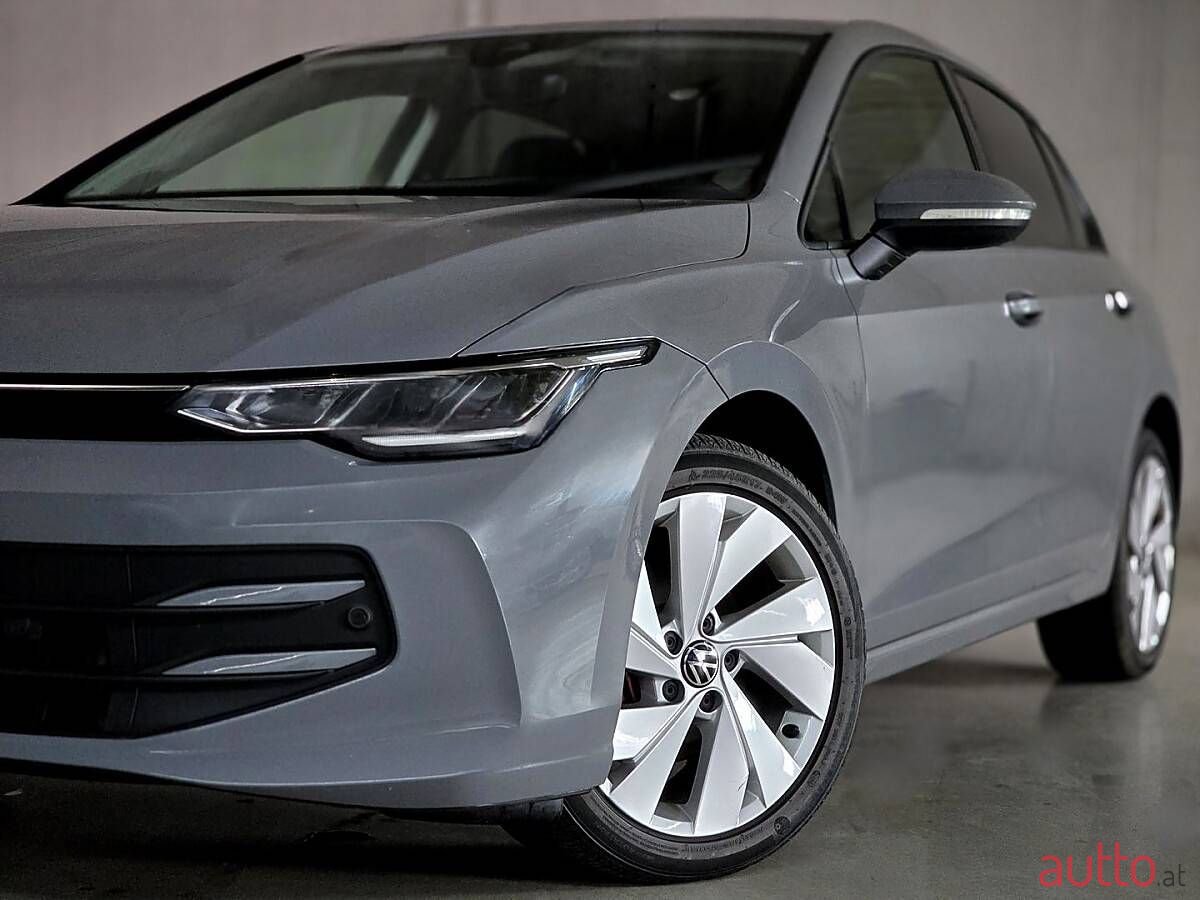2024' Volkswagen Golf photo #3