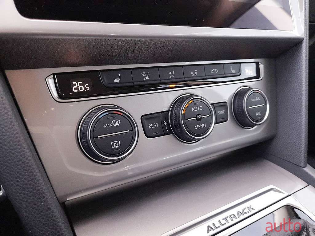 2019' Volkswagen Passat photo #4