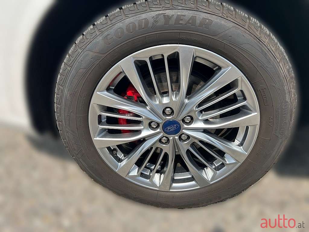 2023' Ford Kuga photo #4