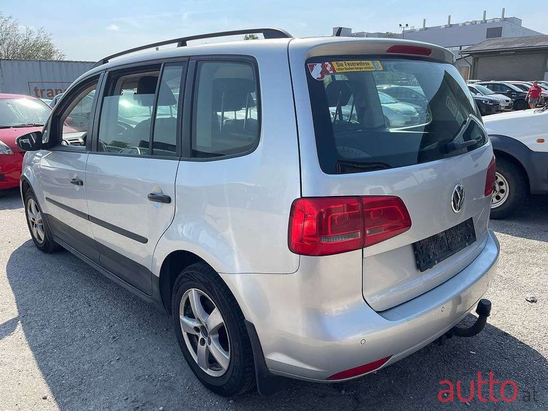 2014' Volkswagen Touran photo #4