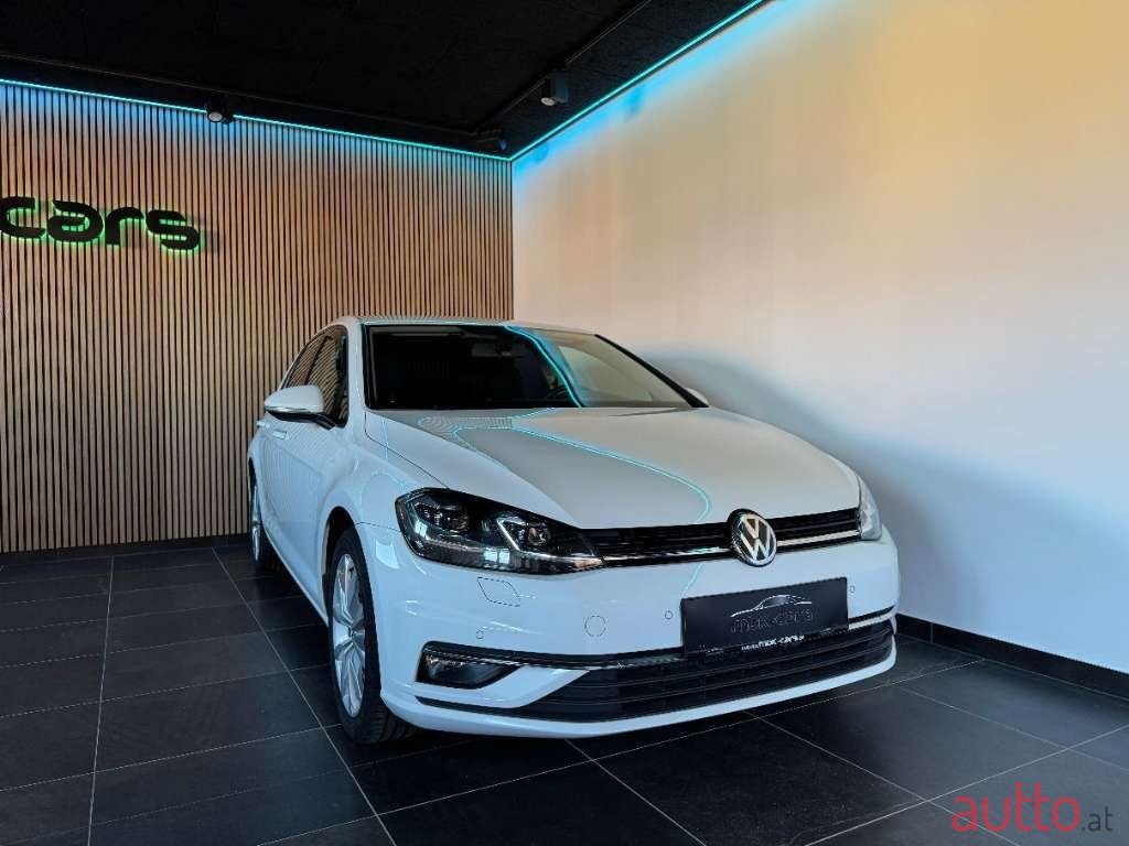 2017' Volkswagen Golf photo #6