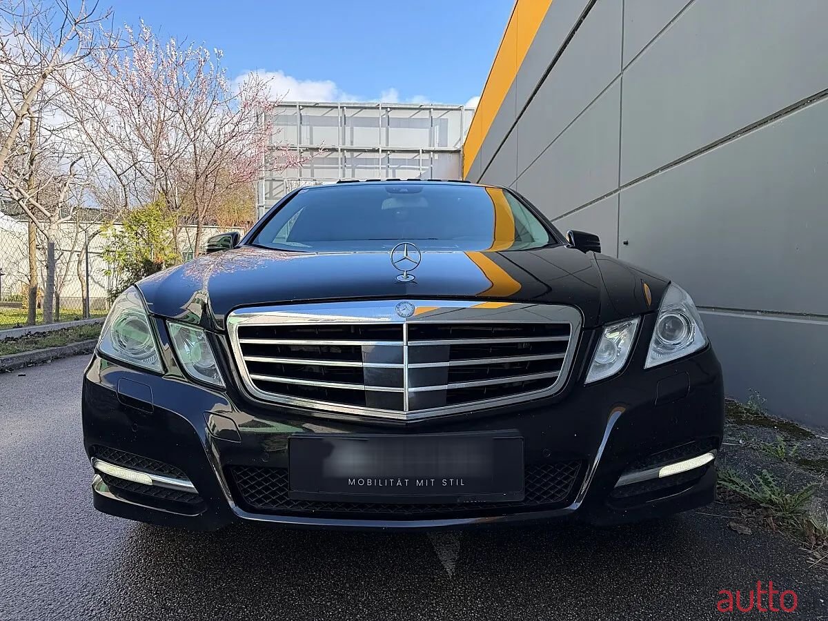 2011' Mercedes-Benz E-Klasse photo #2