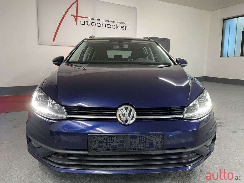 2018' Volkswagen Golf photo #3