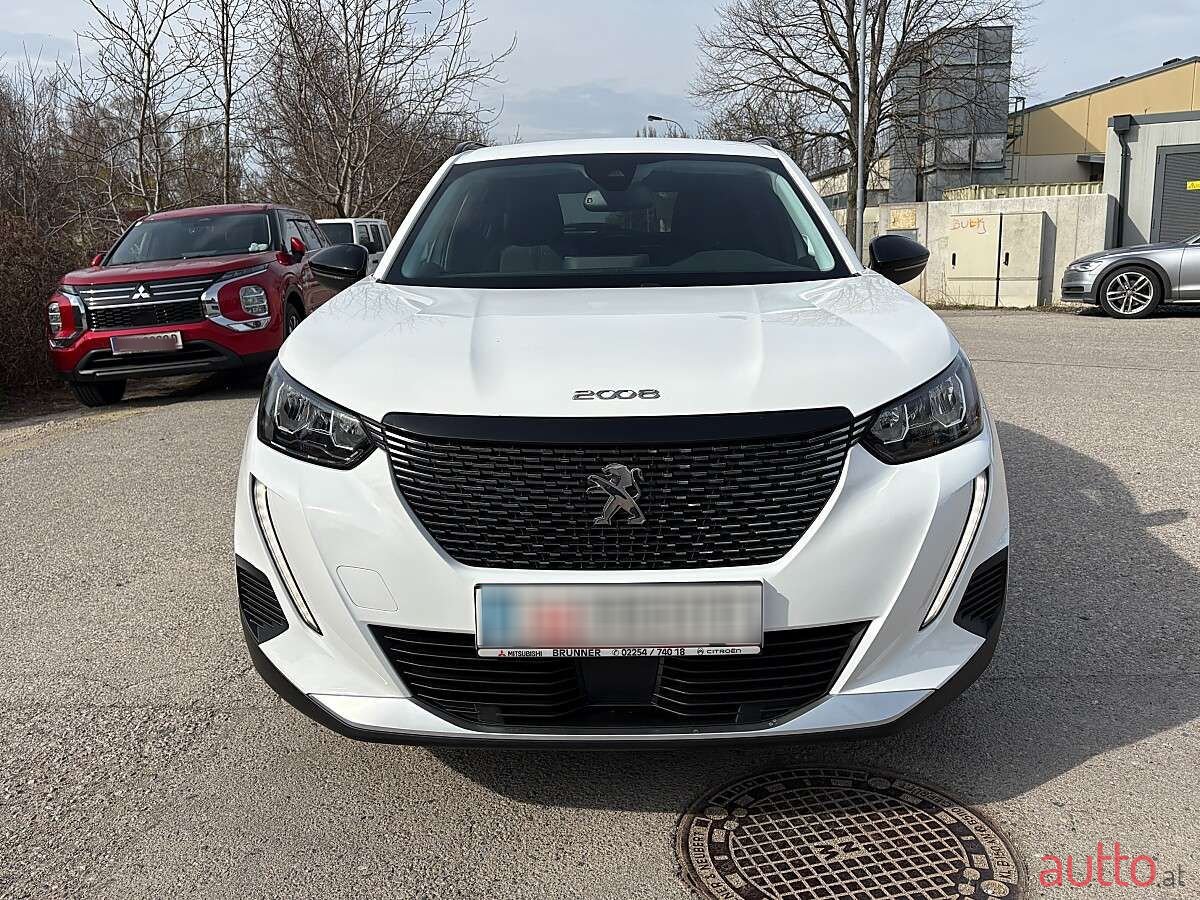 2022' Peugeot 2008 photo #2