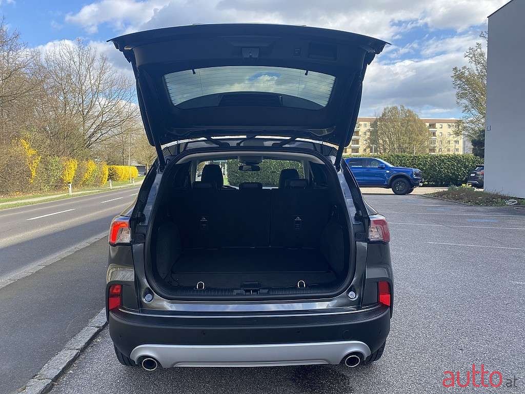 2022' Ford Kuga photo #5