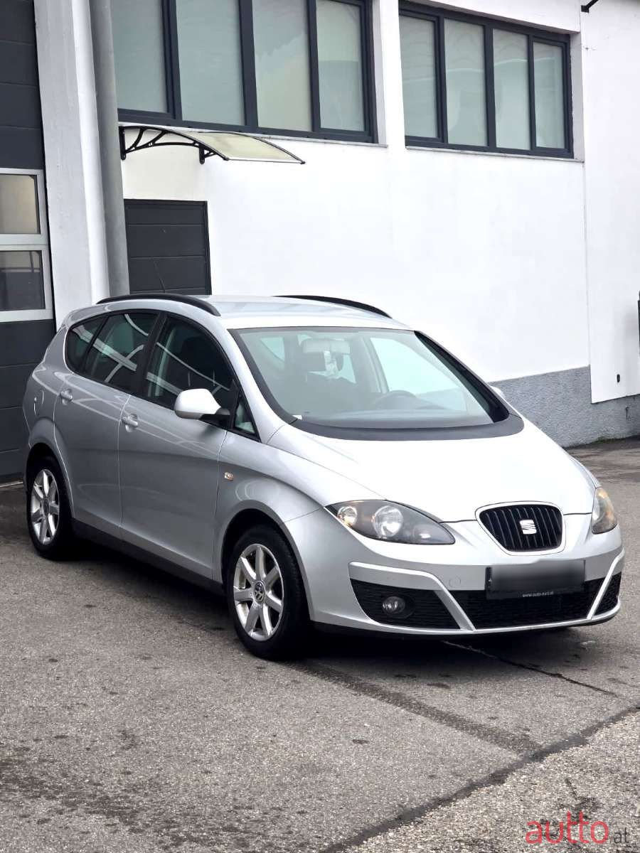 2011' SEAT Altea XL photo #3