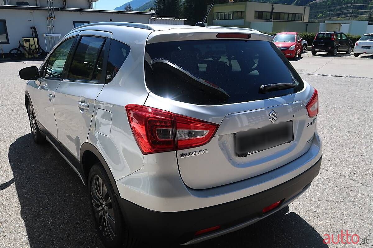2019' Suzuki SX4 S-Cross photo #5