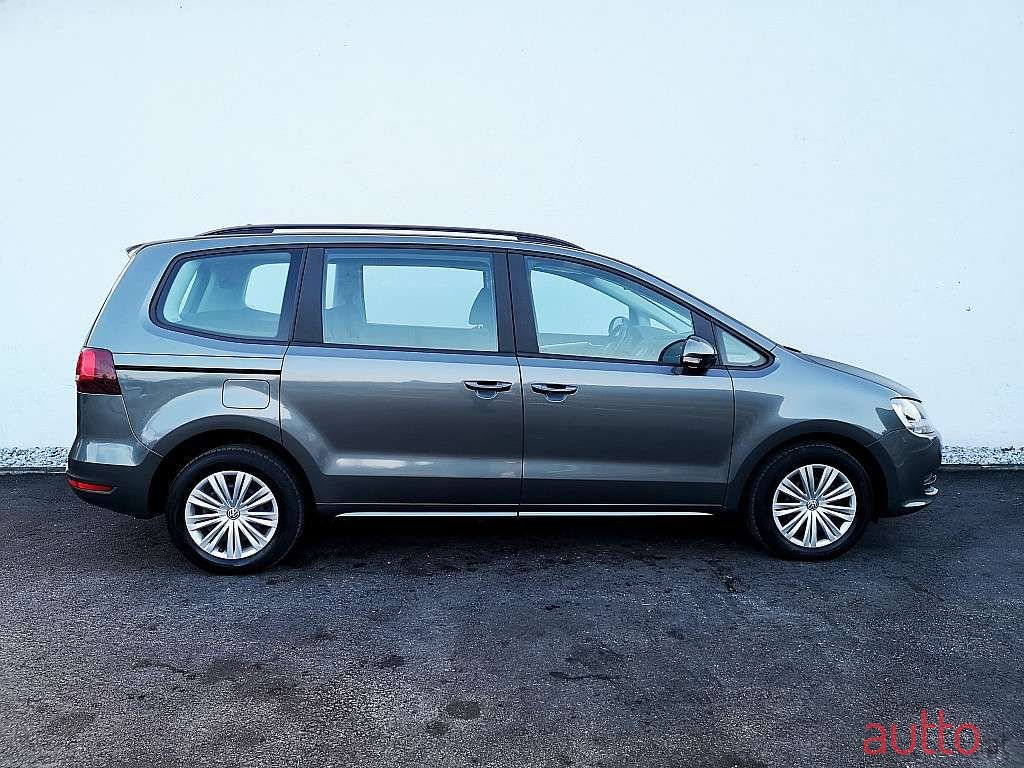 2017' Volkswagen Sharan photo #4