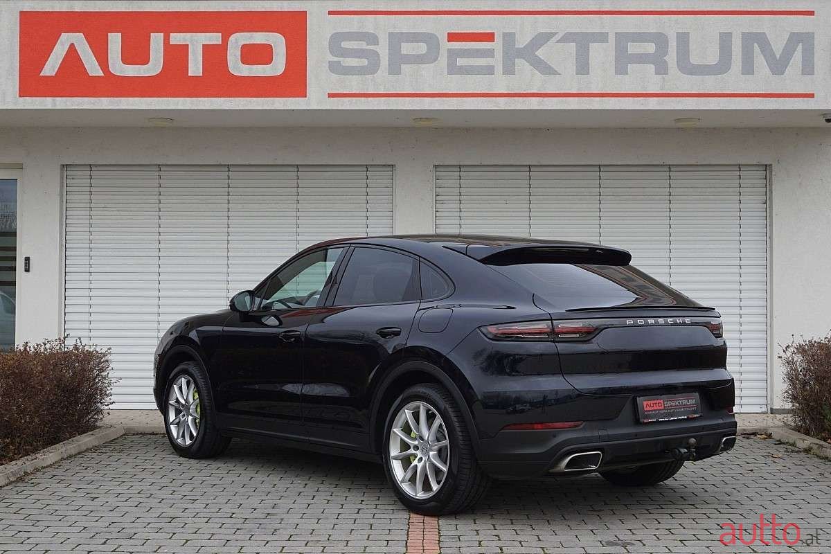 2020' Porsche Cayenne photo #2