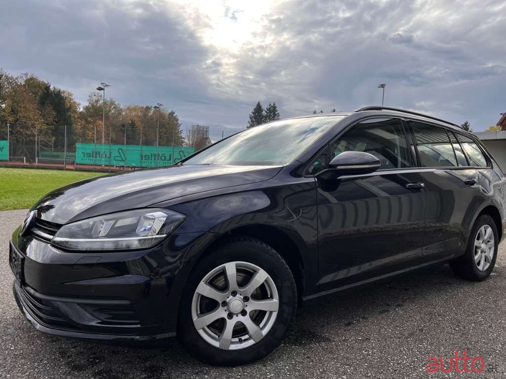 2017' Volkswagen Golf photo #1