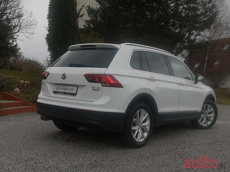 2018' Volkswagen Tiguan photo #2