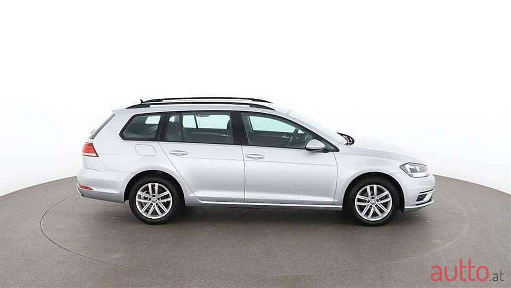 2019' Volkswagen Golf photo #2