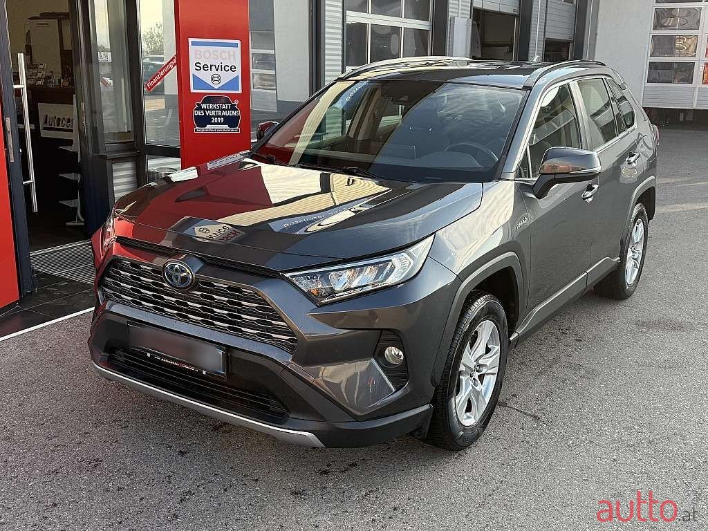 2020' Toyota RAV4 photo #2