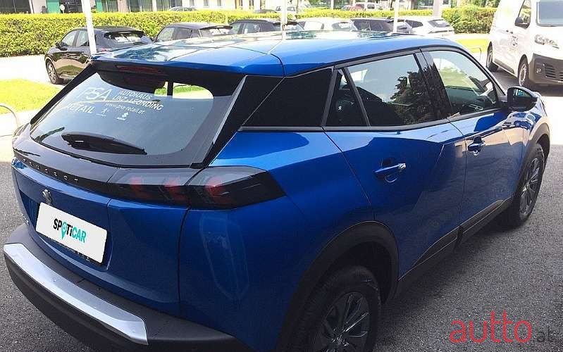 2021' Peugeot 2008 photo #2