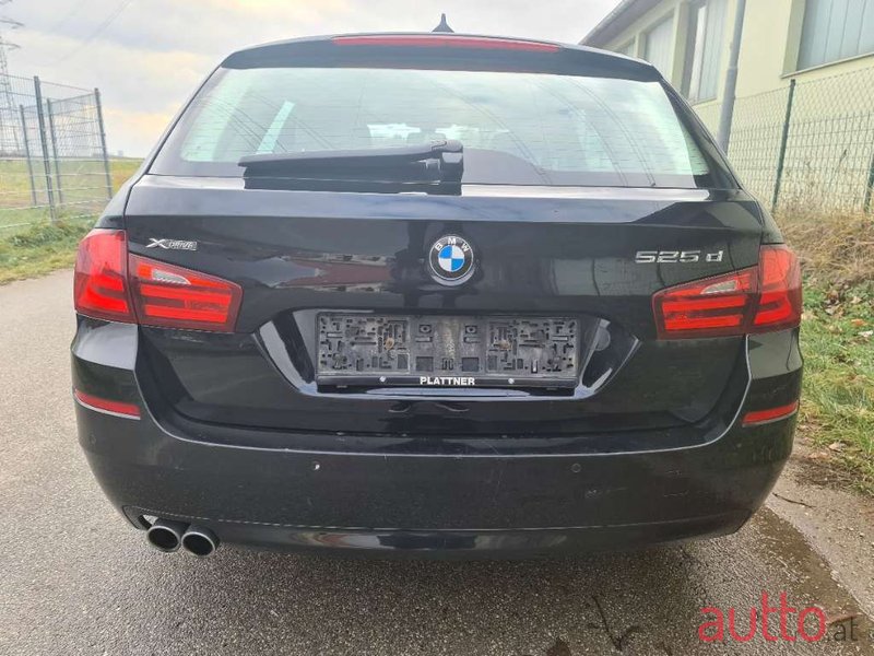 2012' BMW 5Er-Reihe photo #6