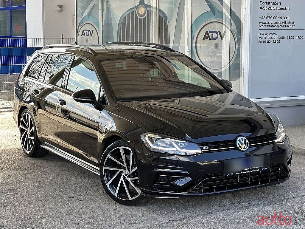 2019' Volkswagen Golf photo #3