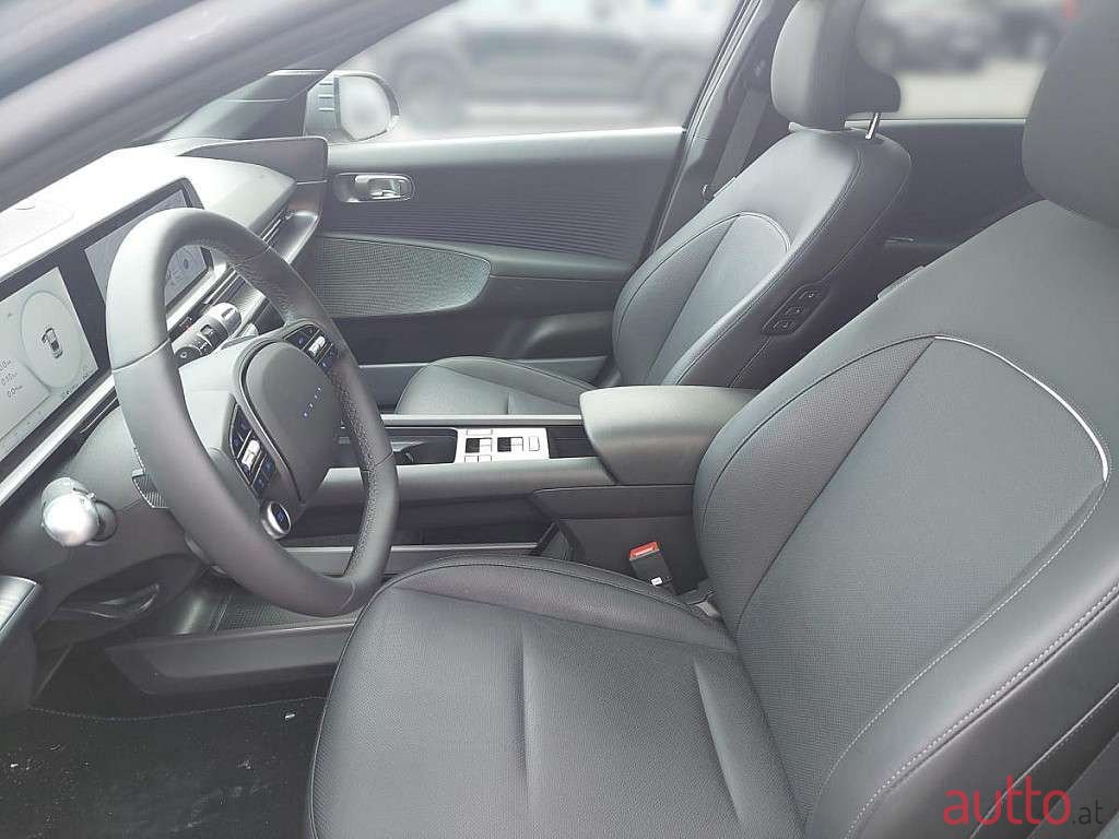 2023' Hyundai Ioniq 6 photo #5