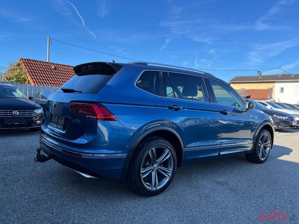 2021' Volkswagen Tiguan photo #3