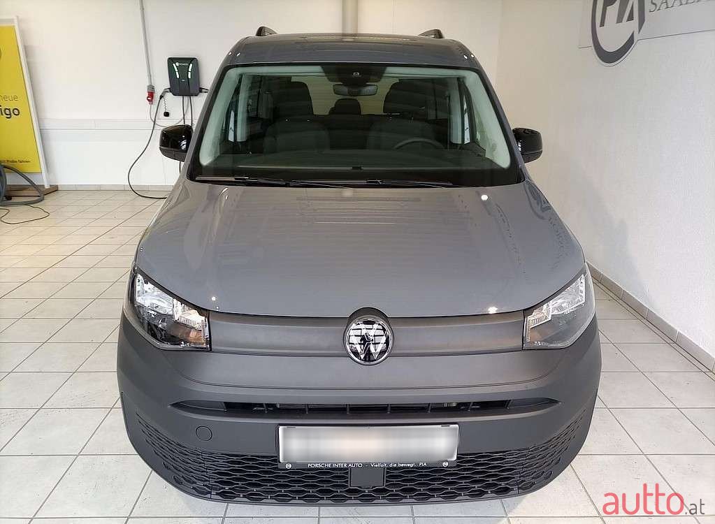 2023' Volkswagen Caddy photo #2