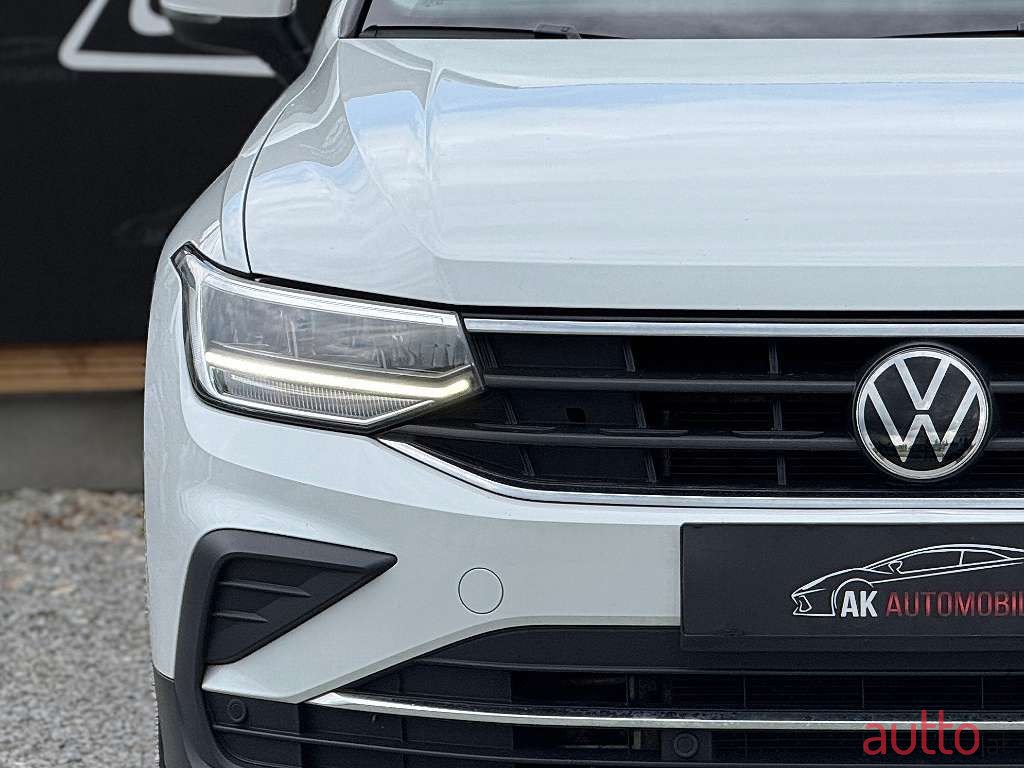 2020' Volkswagen Tiguan photo #5