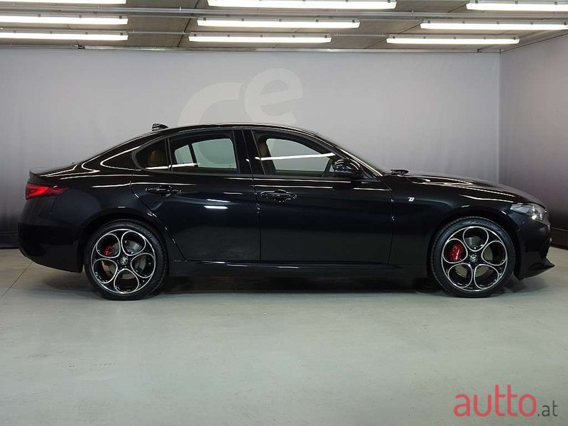 2023' Alfa Romeo Giulia photo #3