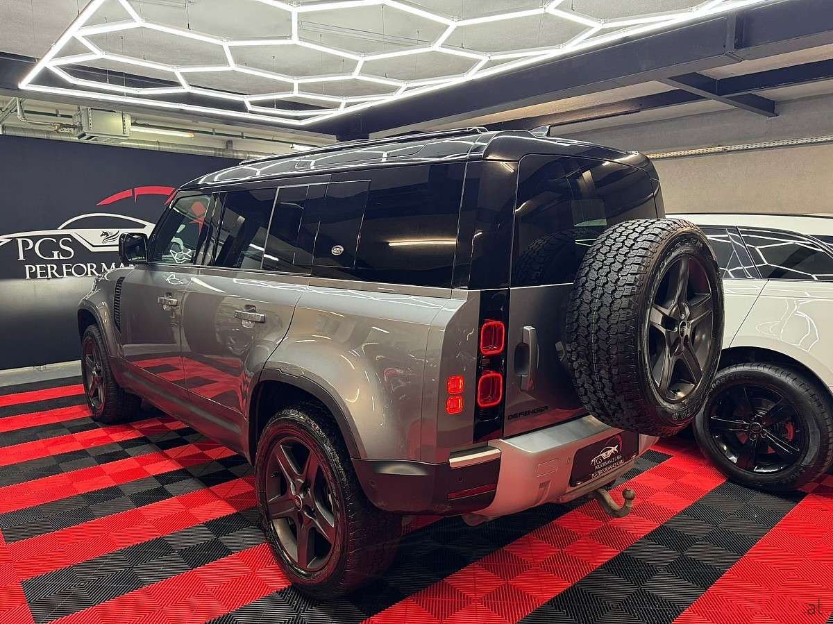 2022' Land Rover Defender photo #4