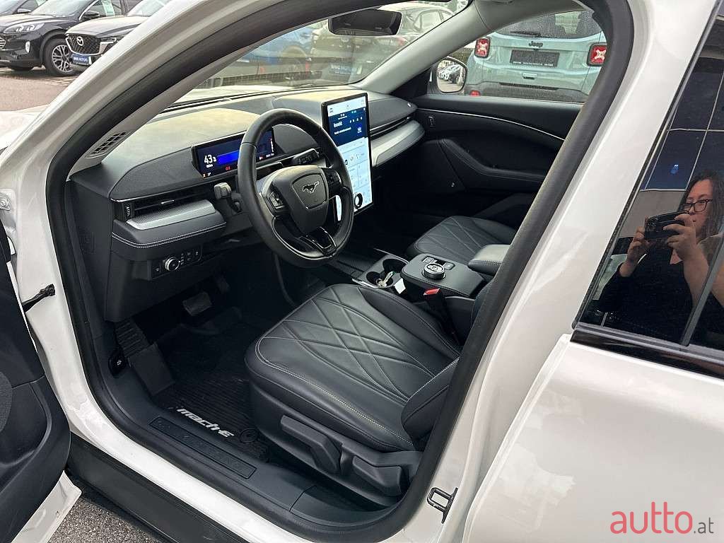 2022' Ford Mustang Mach-E photo #5