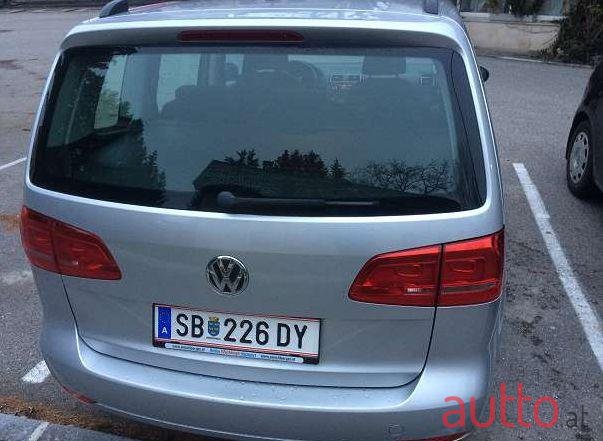 2010' Volkswagen Touran photo #2