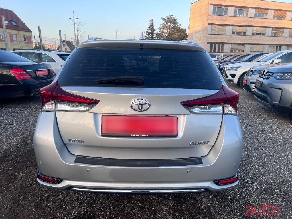 2015' Toyota Auris photo #5