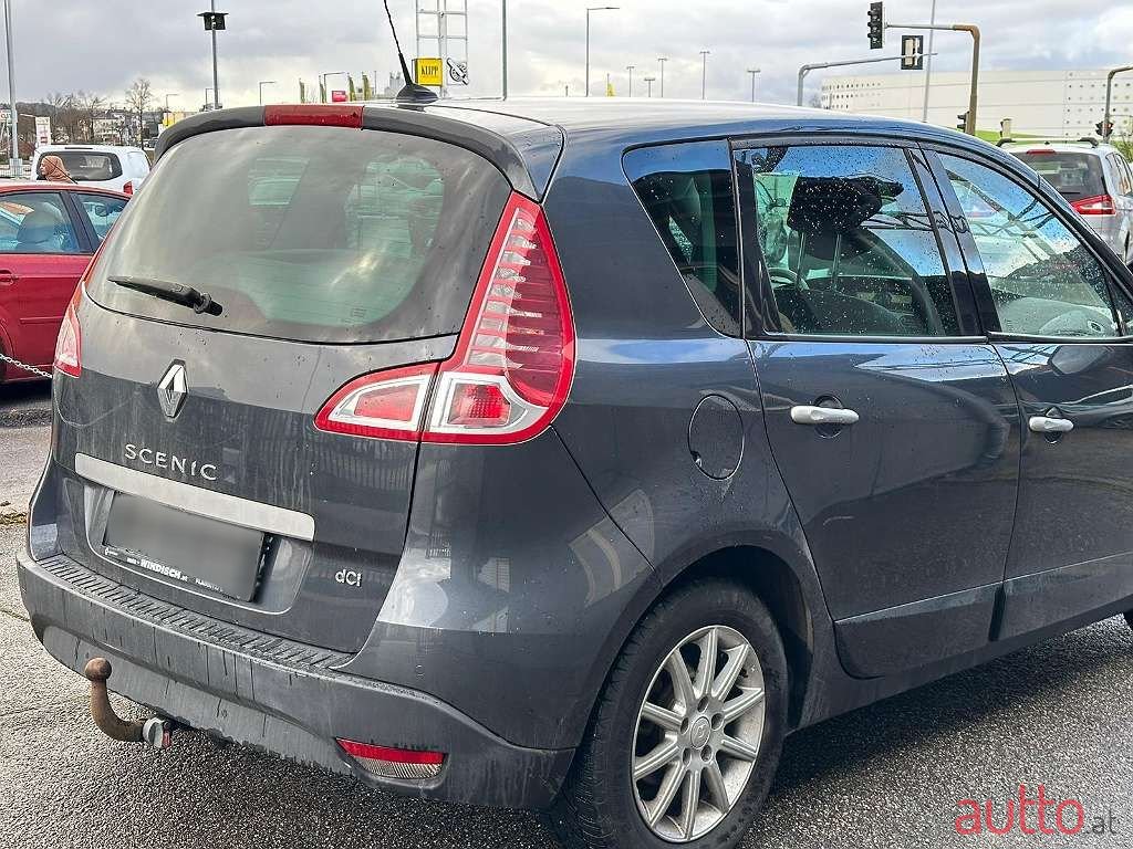 2011' Renault Megane photo #3