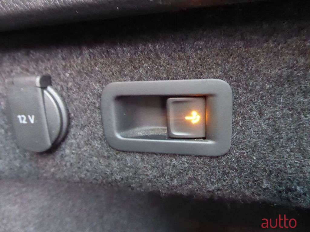 2022' Volkswagen Passat photo #5