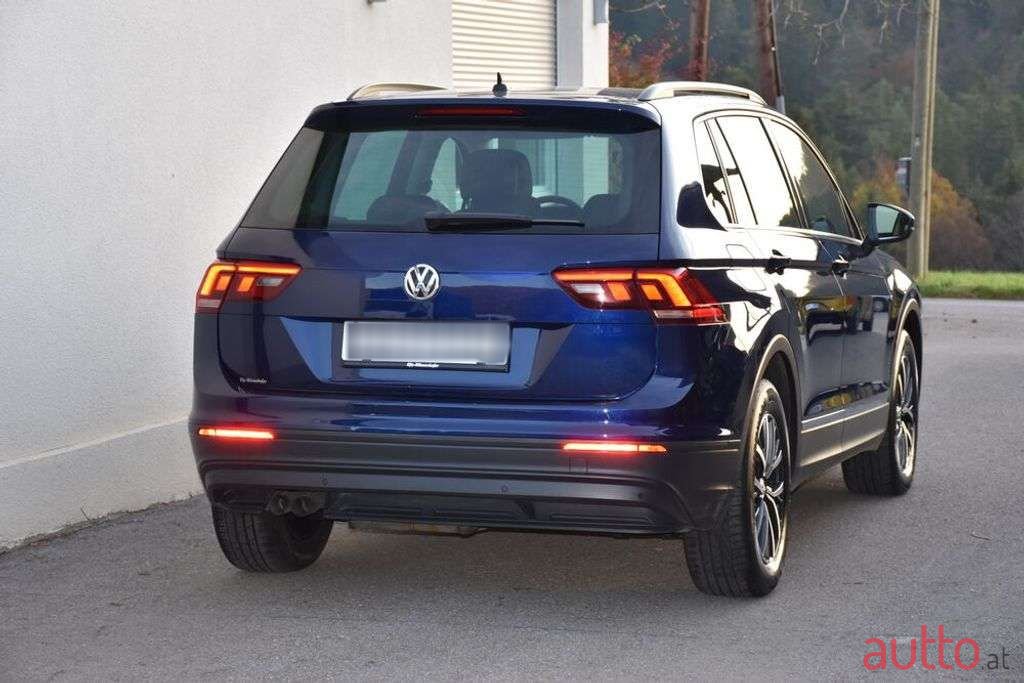 2018' Volkswagen Tiguan photo #4