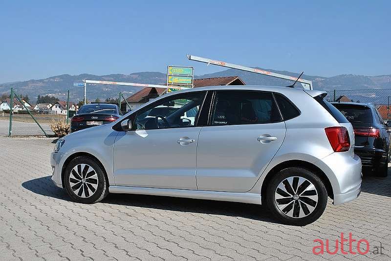 2017' Volkswagen Polo photo #3