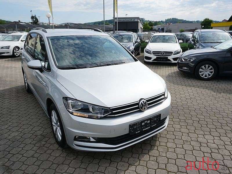 2016' Volkswagen Touran photo #2