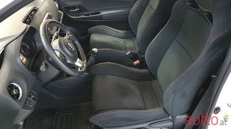 2018' Toyota Yaris photo #5