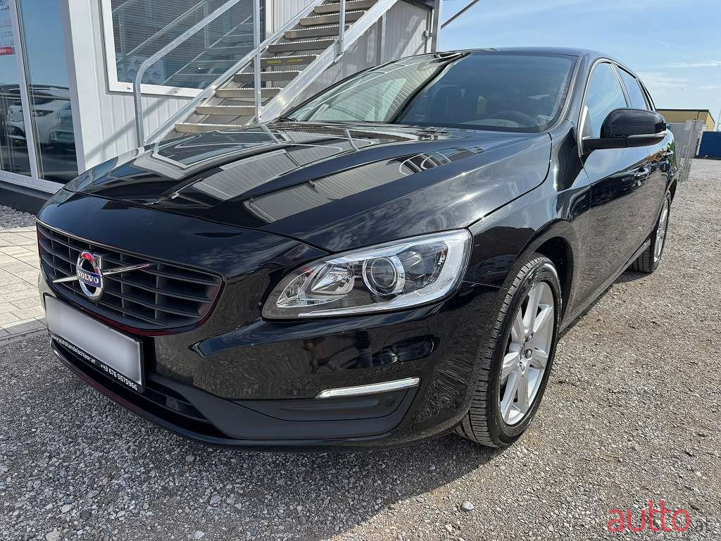 2017' Volvo V60 photo #1