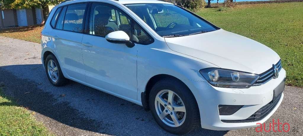 2017' Volkswagen Golf photo #2