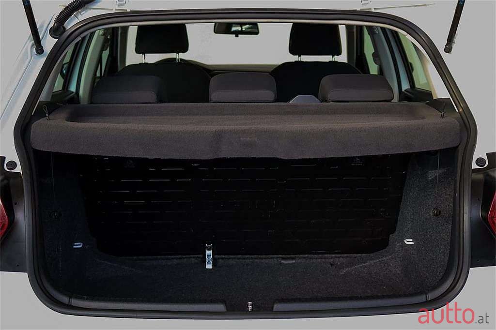 2019' Volkswagen Polo photo #5