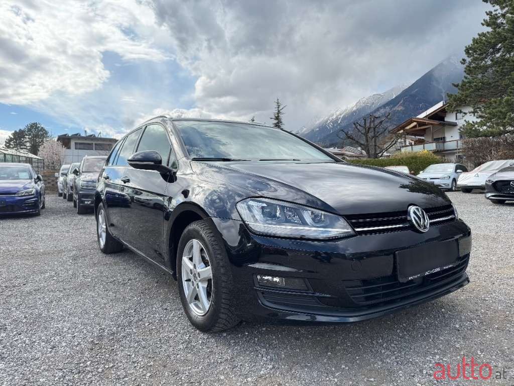 2017' Volkswagen Golf photo #4