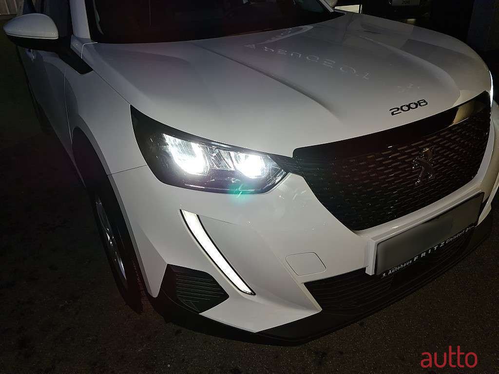 2022' Peugeot 2008 photo #4